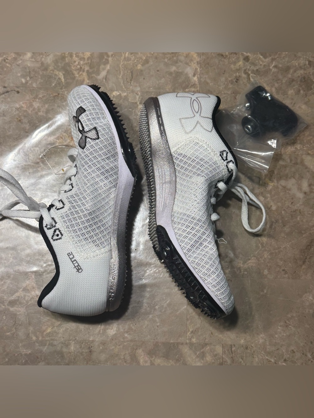 New Under Armour Kick Distance 4 track spikes 
Men’s size 5
Women’s size 6.5